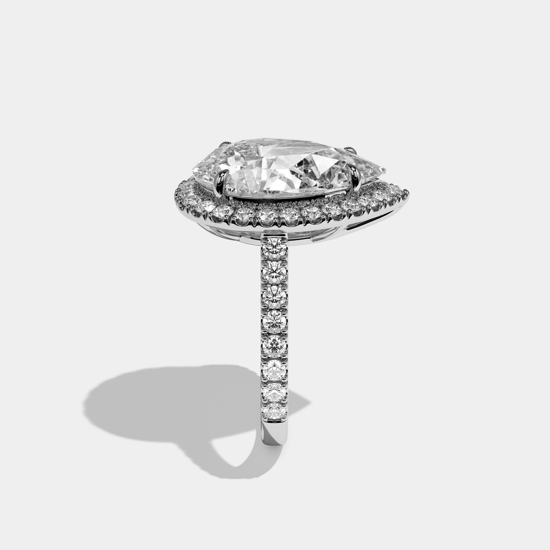 Majesté Éclat™ Pear Halo Ring