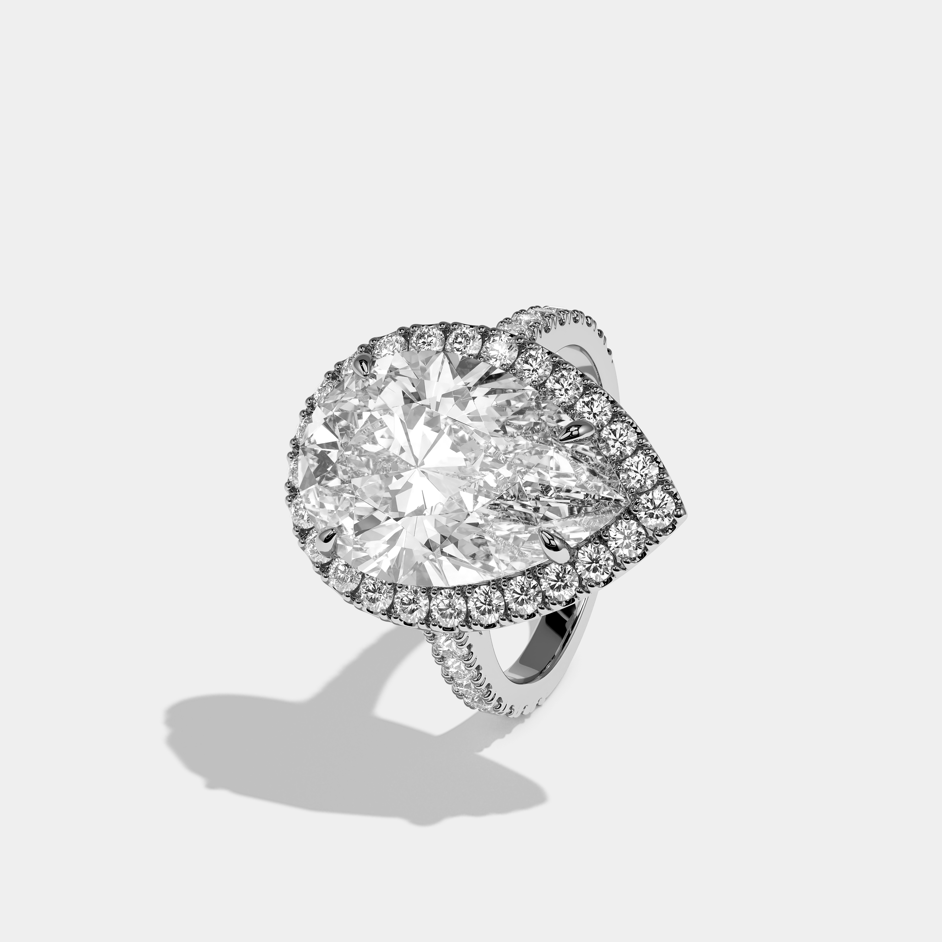 Majesté Éclat™ Pear Halo Ring